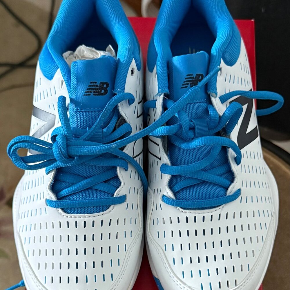 New Balance Boys WIDE Tennis Shoe White/Blue Size 6 4E